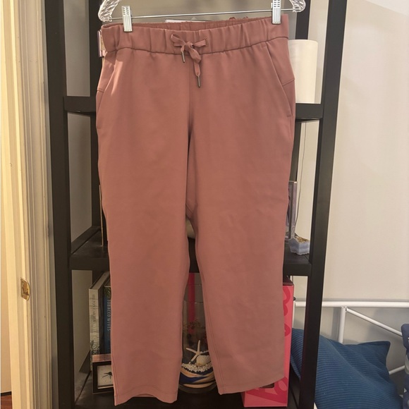 EUC Lululemon On the Fly Crop *Woven 23" Size 6 - Picture 11 of 14